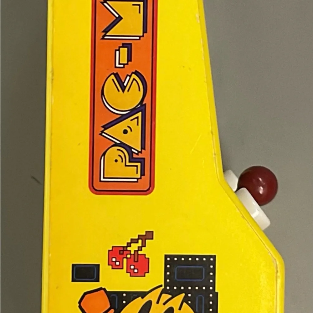 Working Retro PAC-MAN Handheld Arcade Game Console with Batteries